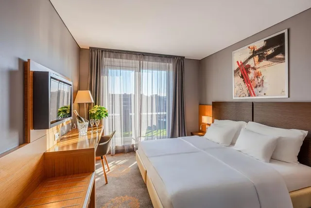 غرفة قياسية بسرير كينج بشرفة، Museum Hotel Budapest 1/1