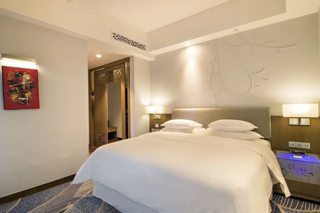 جناح بريميير بسرير كينج بإطلالة على البحر، FOUR POINTS BY SHERATON MANADO 1/5