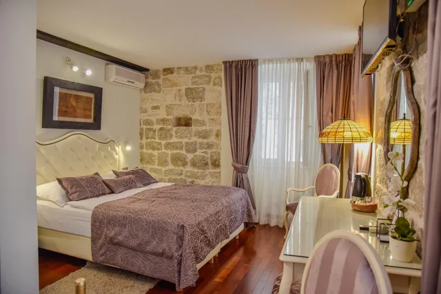 غرفة قياسية بسرير مزدوج في الملحق، Kastel 1700 Boutique Hotel 1/10