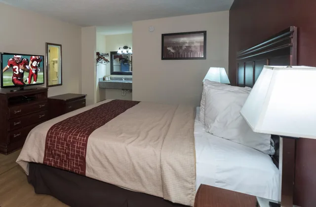 غرفة بسرير كينج، Red Roof Inn Chipley 2/3