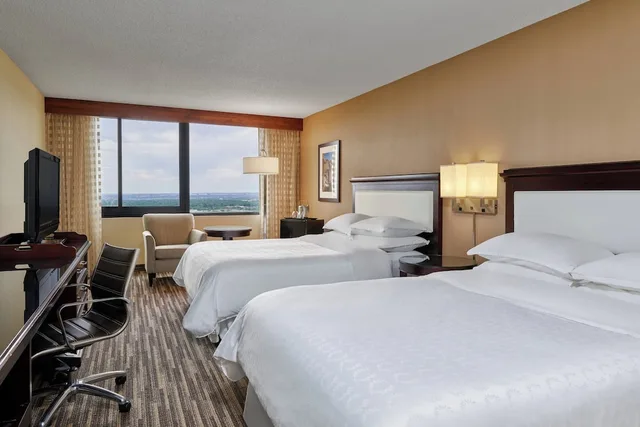 غرفة كلوب بسريرين كوين بإطلالة على المدينة، Sheraton Denver West Hotel 2/4