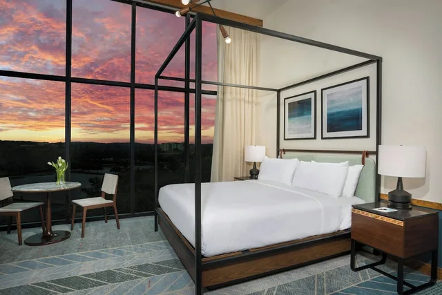 Room, King Bed, Lake View, Merriweather Lakehouse 2/10