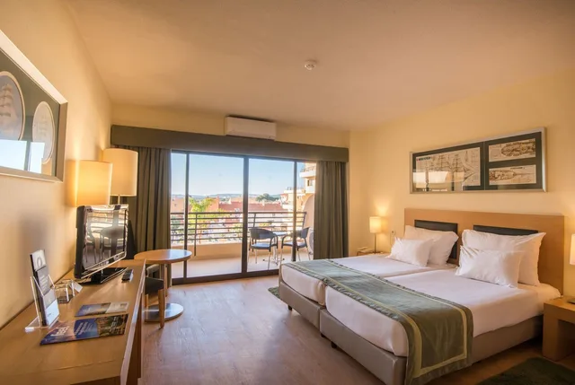 غرفة قياسية بسريرين منفصلين بإطلالة على المسبح، VILA GALE MARINA 5/10