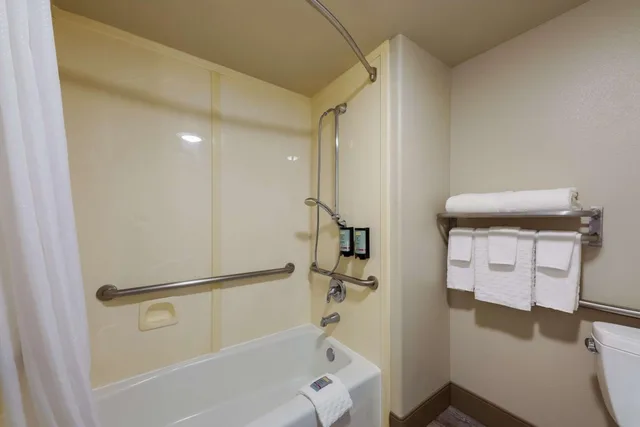 غرفة بسريرين كوين لذوي الإعاقة، Best Western Inn & Suites Lemoore 5/5