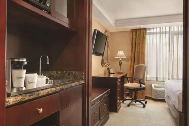 غرفة قياسية بسرير مزدوج، Radisson Hotel Toronto Airport West 3/3