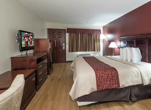 غرفة سوبيريور بسرير كينج، Red Roof Inn Chipley 5/9