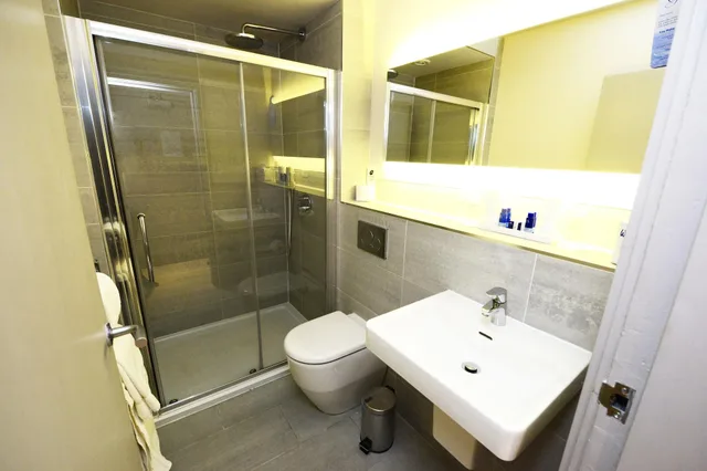 غرفة قياسية بسرير مزدوج أو سريرين منفصلين، Glynhill Hotel 5/6