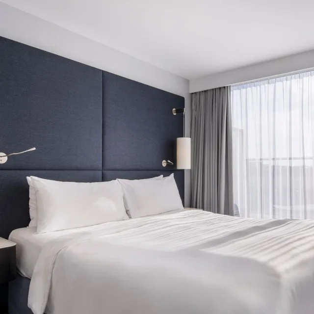 City, Eiffel View, Terrace، Renaissance Paris Arc de Triomphe Hotel 2/10