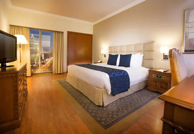 3 Bedrooms, Suite, Millennium Plaza Downtown Suites 2/6