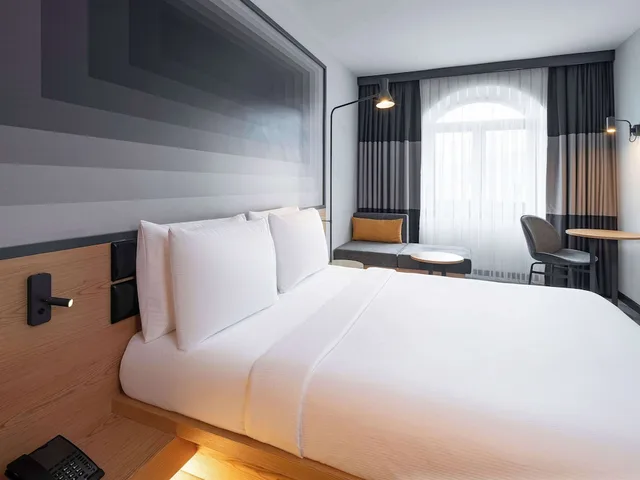 Superior, Double Bed, Courtyard View, Ibis Istanbul Sisli 4/10