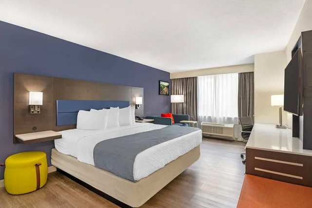 غرفة تنفيذية بسرير كينج مع أريكة، Best Western Premier Richmond City Gateway 1/4