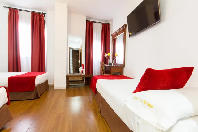 غرفة بسرير مزدوج مع سرير إضافي، Hotel El Tajo and Spa 2/10