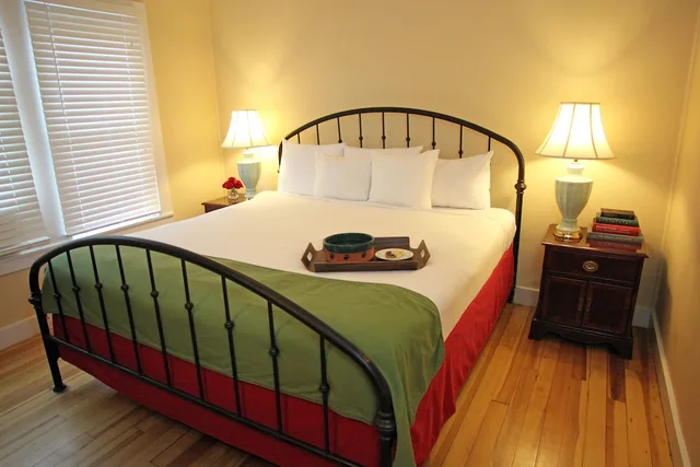 غرفة قياسية بسرير كينج، The Kennebunk Inn 3/9