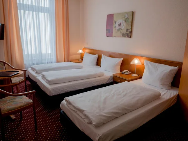 غرفة ثلاثية بسرير فردي، Lumen Am Hauptbanhof 1/10