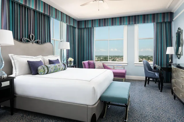 جناح بسرير كينج بغرفة نوم واحدة، Ritz Carlton New Orleans 1/1
