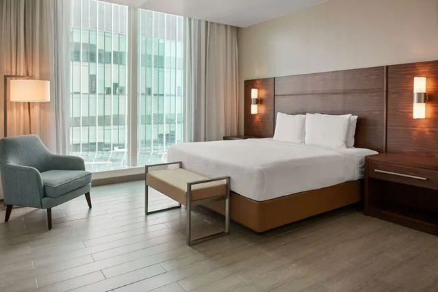 جناح بسرير كينج بغرفة نوم واحدة مع أريكة، Residence Inn by Marriott Panama City 2/10