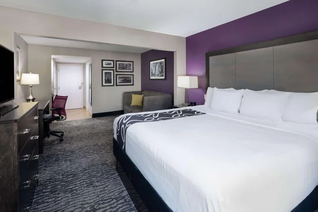 Executive, King Bed, Sofa, La Quinta Inn and Suites by Wyndham Kennesaw 1/8