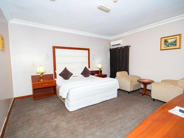 Executive, Suite, Denis Hotel 2/2