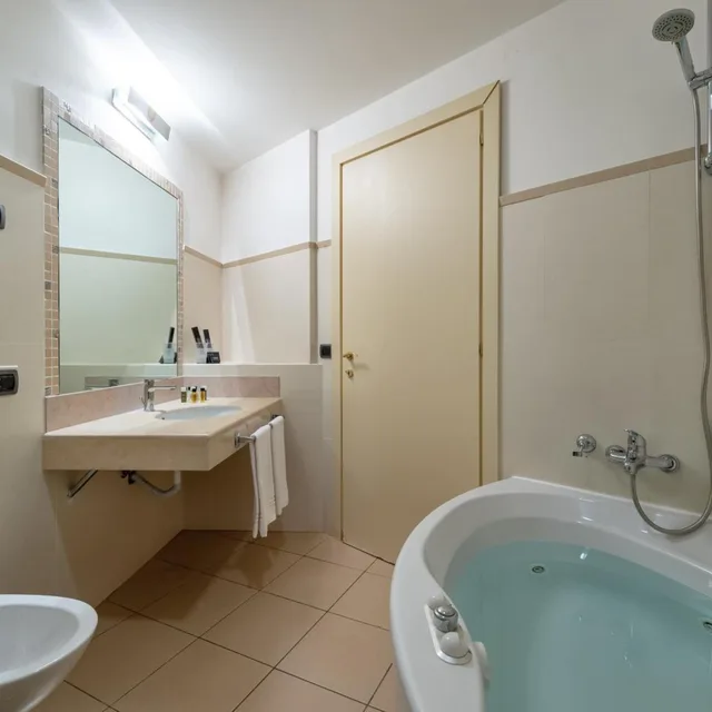 جناح جونيور، Grand Hotel Sofia 3/6