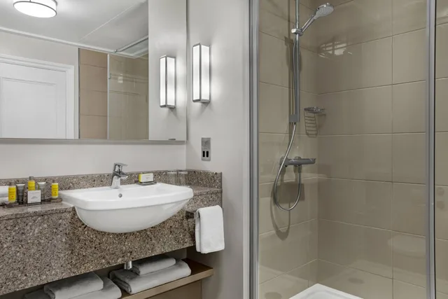 غرفة ديلوكس بسرير كينج أو كوين، Bristol Marriott Royal Hotel 5/8