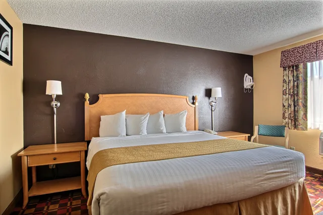 Standard, King Bed, Quality Inn Hall Of Fame 4/10
