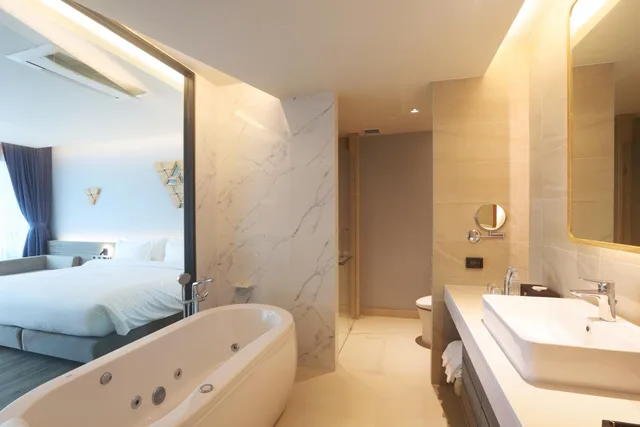 جناح بسرير كينج بإطلالة على المسبح، The Signature Hotel Airport 10/10