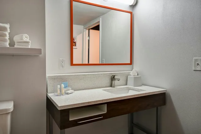 Standard, Queen Bed, Hampton Inn I-75 Lexington Hamburg Area 4/4
