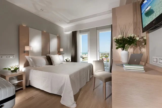 غرفة سوبيريور بثلاثة أسرّة، Hotel Ambasciatori 1/3