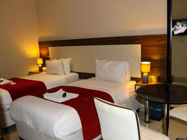 غرفة قياسية بسريرين منفصلين، Eagle Nest Luxury Accommodation 1/5