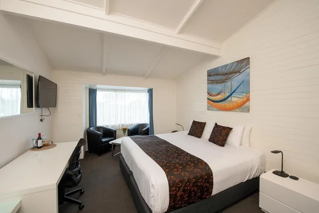 غرفة سوبيريور بسرير كينج وسرير كوين بإطلالة على المسبح، Mercure Kangaroo Island Lodge 6/8