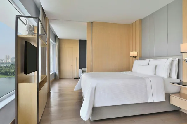 Club, Suite, with View, The Westin Mumbai Powai Lake (ex Renaissance Mumbai) 4/8