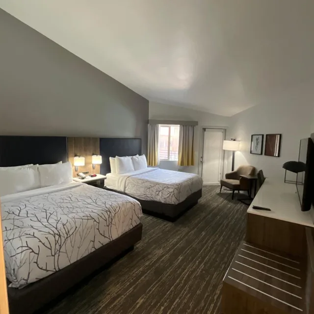 Room, King Bed, 2 Queen Beds, Pool View, Balcony, Best Western Denver East 1/3