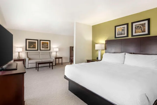 Suite, King Bed, Sofa, Best Western Celina 1/4