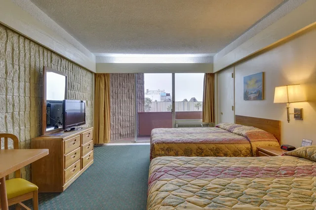 Standard, 2 Double Beds, Kitchenette, North Wing، Padre South Hotel On The Beach 5/5