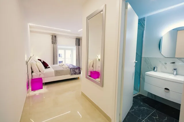 غرفة قياسية بسريرين منفصلين وسرير كوين بإطلالة على المدينة، San Pietro Grand Suite 5/5