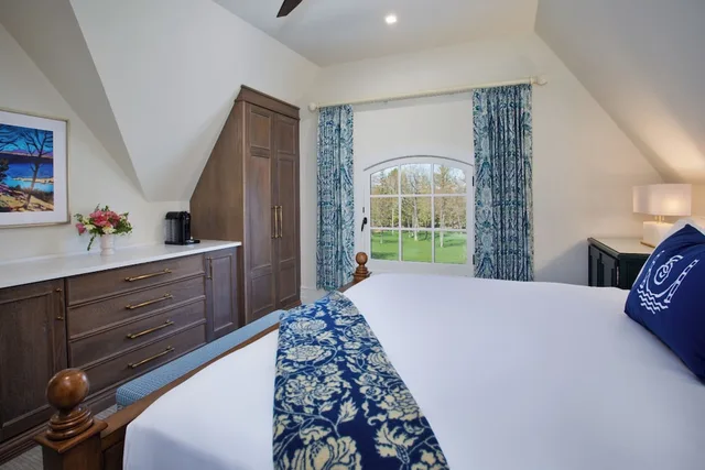 Deluxe, Queen Bed, The Inn At Stonecliffe 4/6