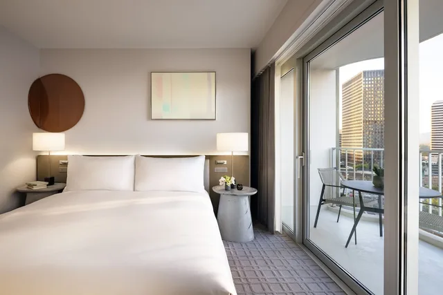 1 Bedroom, Fairmont Gold, Suite, King Bed, Sofa، Fairmont Century Plaza Los Angeles 1/3