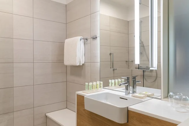 غرفة سوبيريور بسرير كينج بإطلالة على النهر، Courtyard by Marriott Glasgow SEC 7/8