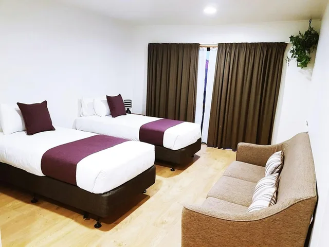 غرفة عائلية، Garden Inn Airport 3/4