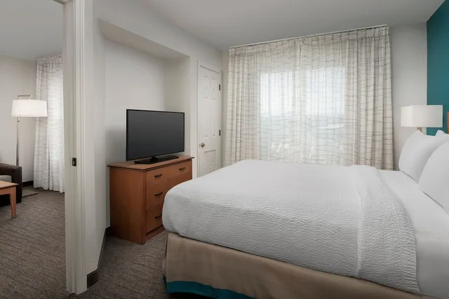 جناح بسرير كوين بغرفة نوم واحدة مع أريكة، Residence Inn by Marriott Chico 1/3