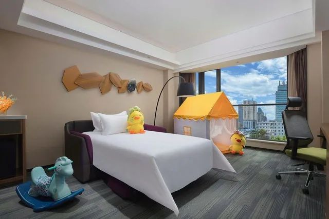 غرفة كومفورت بسرير كينج وسرير كوين، Hampton by Hilton Kunming Guandu 2/2