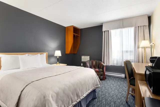 Deluxe, Suite, King Bed, Travelodge by Wyndham Edmonton West 1/5