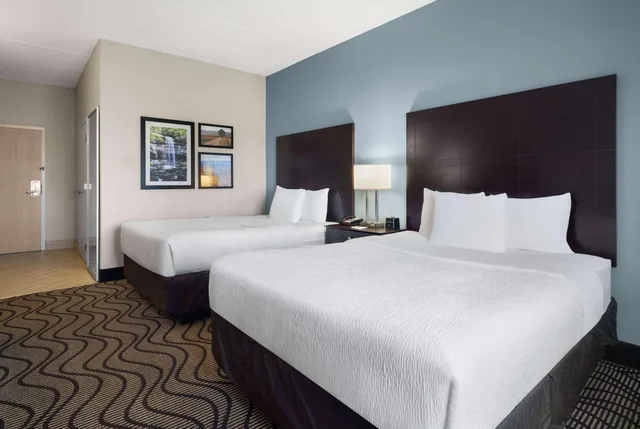 غرفة رباعية لذوي الإعاقة، La Quinta Inn & Suites by Wyndham Knoxville Airport 2/2