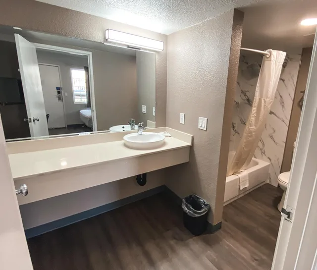 غرفة بسرير كوين، Motel6 Sacramento, CA - North 10/10