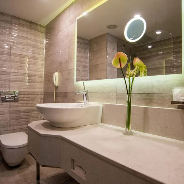 Executive, Street View، Richmond Hotel 9/10
