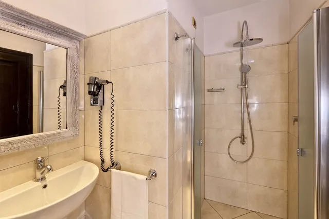 جناح عائلي بسريرين منفصلين وسرير كوين وسريرين منفصلين، Villa Angela 2/3