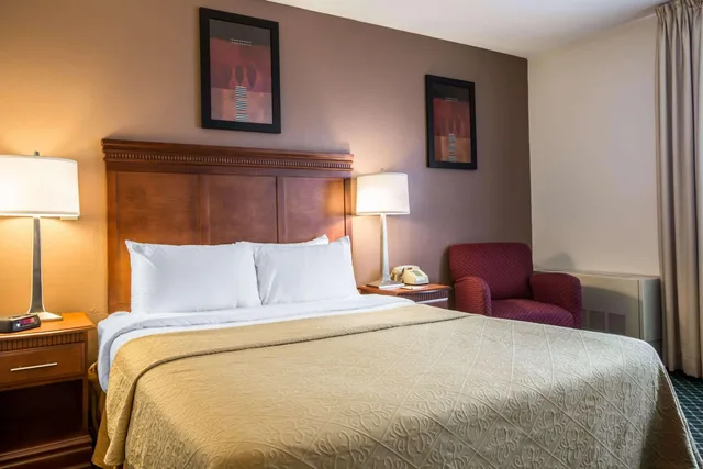 غرفة بسرير كوين، Quality Inn Colchester - Burlington 5/8
