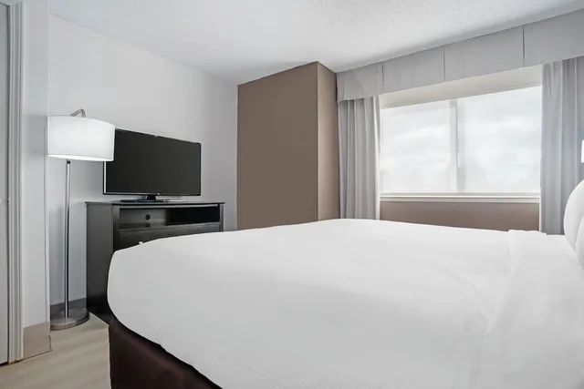 جناح بسرير كينج مع أريكة، Comfort Inn and Suites Crystal Inn Sportsplex 4/7