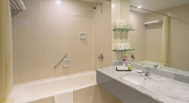 غرفة بريميير بسرير كينج بإطلالة على البحر، Bayview Hotel Langkawi 4/4
