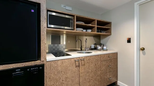 Suite, King Bed, Balcony, Adara Hotel 2/2